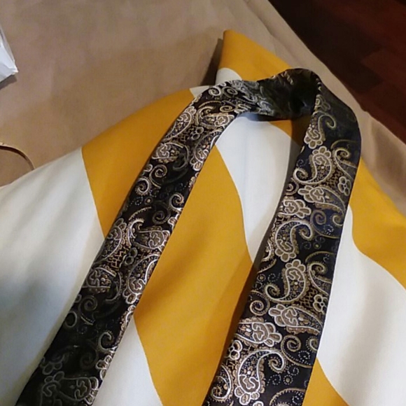 Floral Paisley Tie - Picture 3 of 10